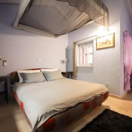 Πανσιόν Pequena Perla Rooms *